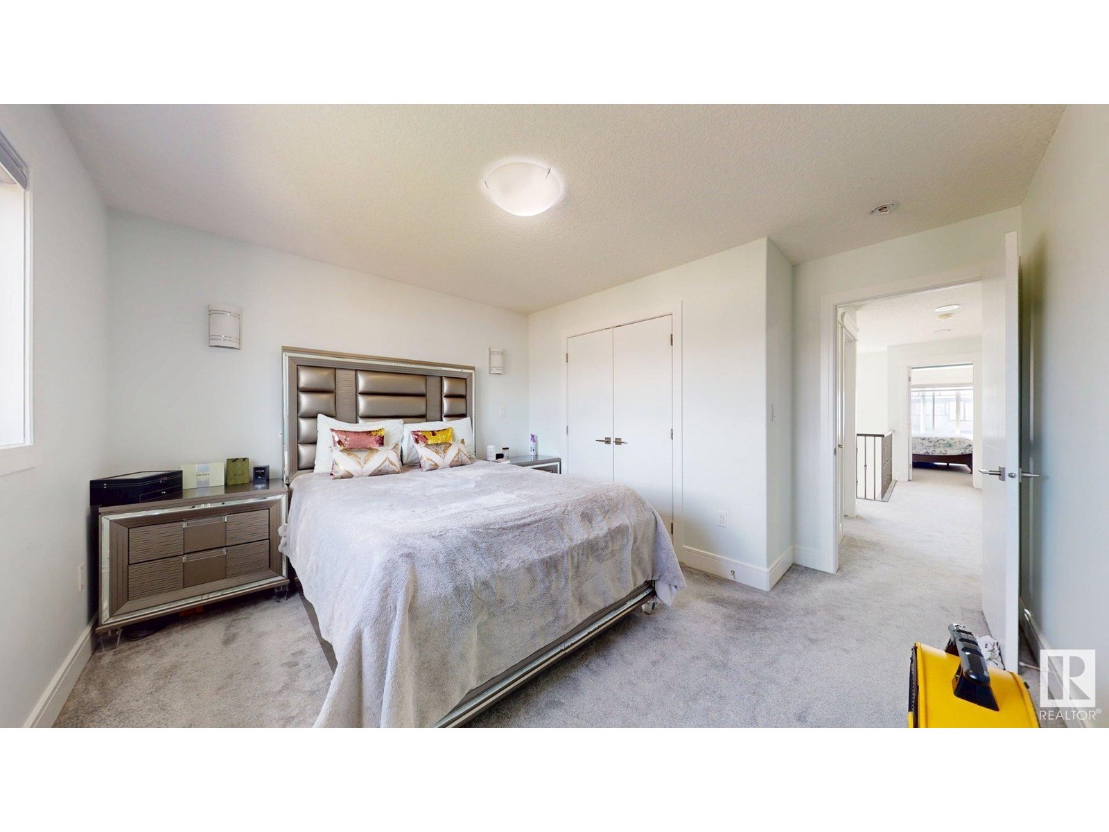 Photo 5 of 1103 30 St Nw, Edmonton AB