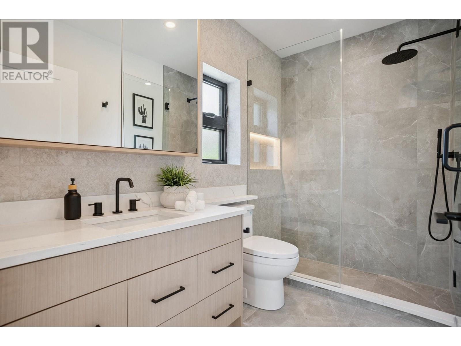 Photo 20 of 2307 E 3rd Avenue, Vancouver BC