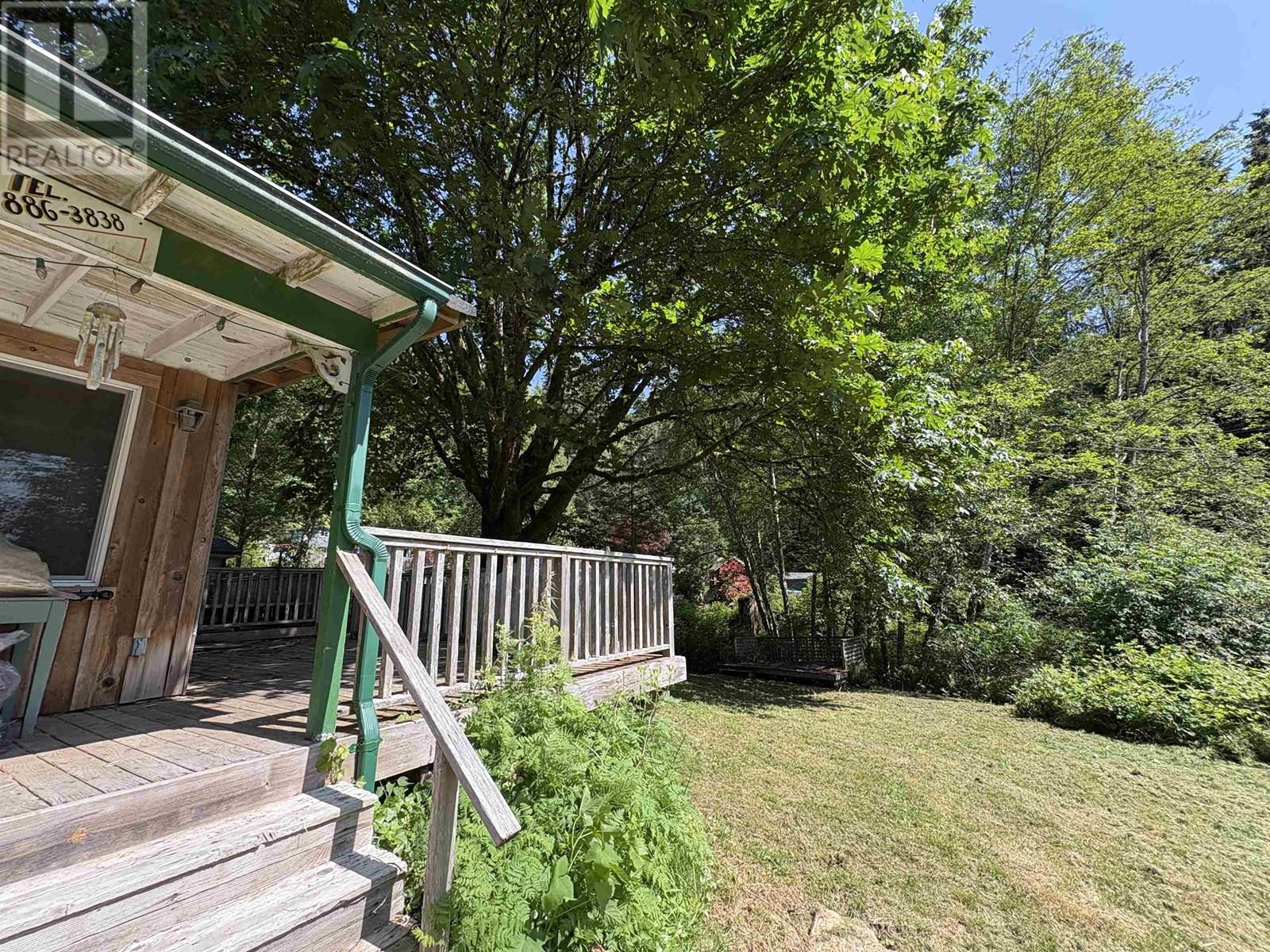 660 ANDY'S BAY ROAD, Gambier Island