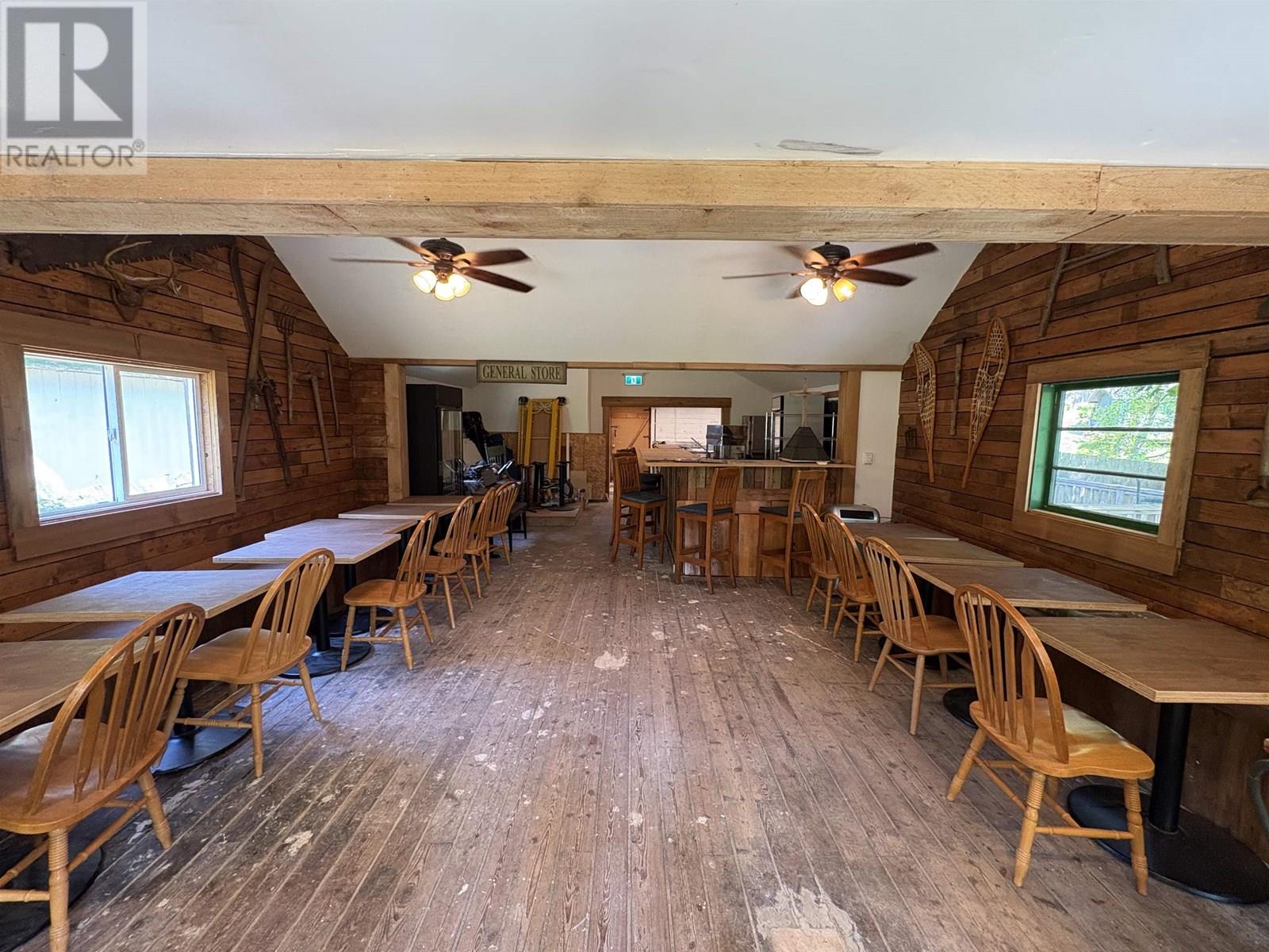 660 ANDY'S BAY ROAD, Gambier Island