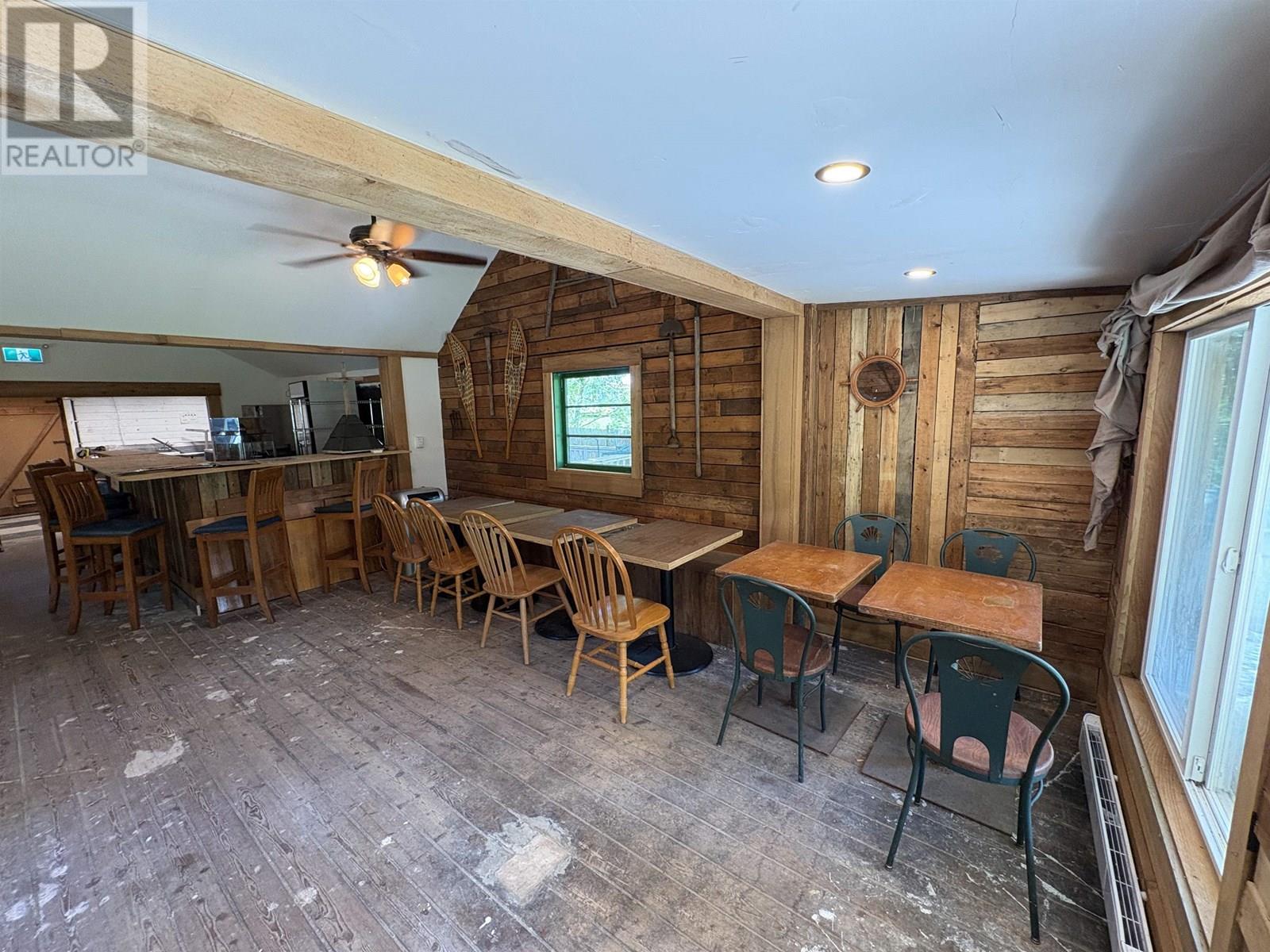 660 ANDY'S BAY ROAD, Gambier Island