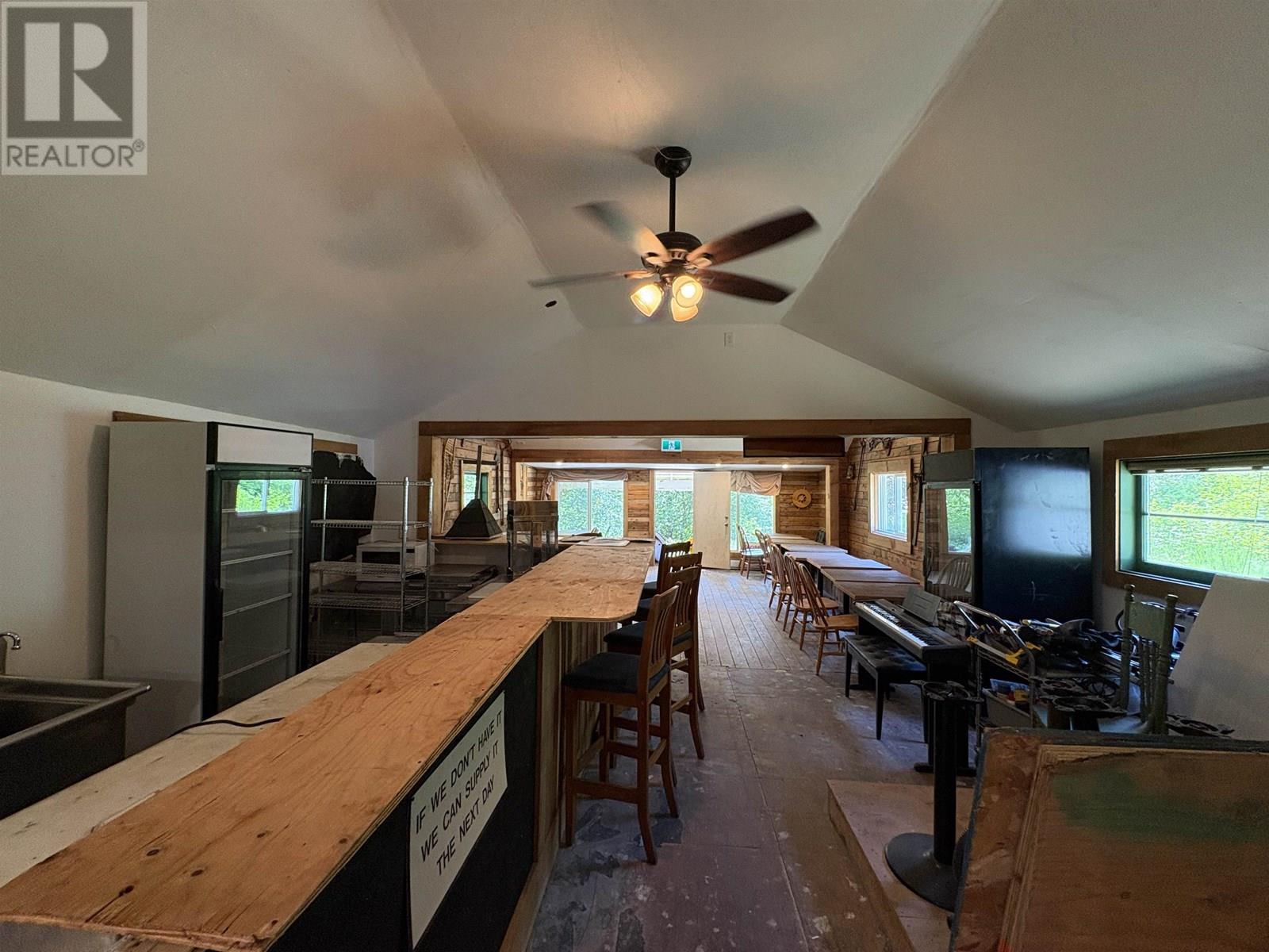 660 ANDY'S BAY ROAD, Gambier Island