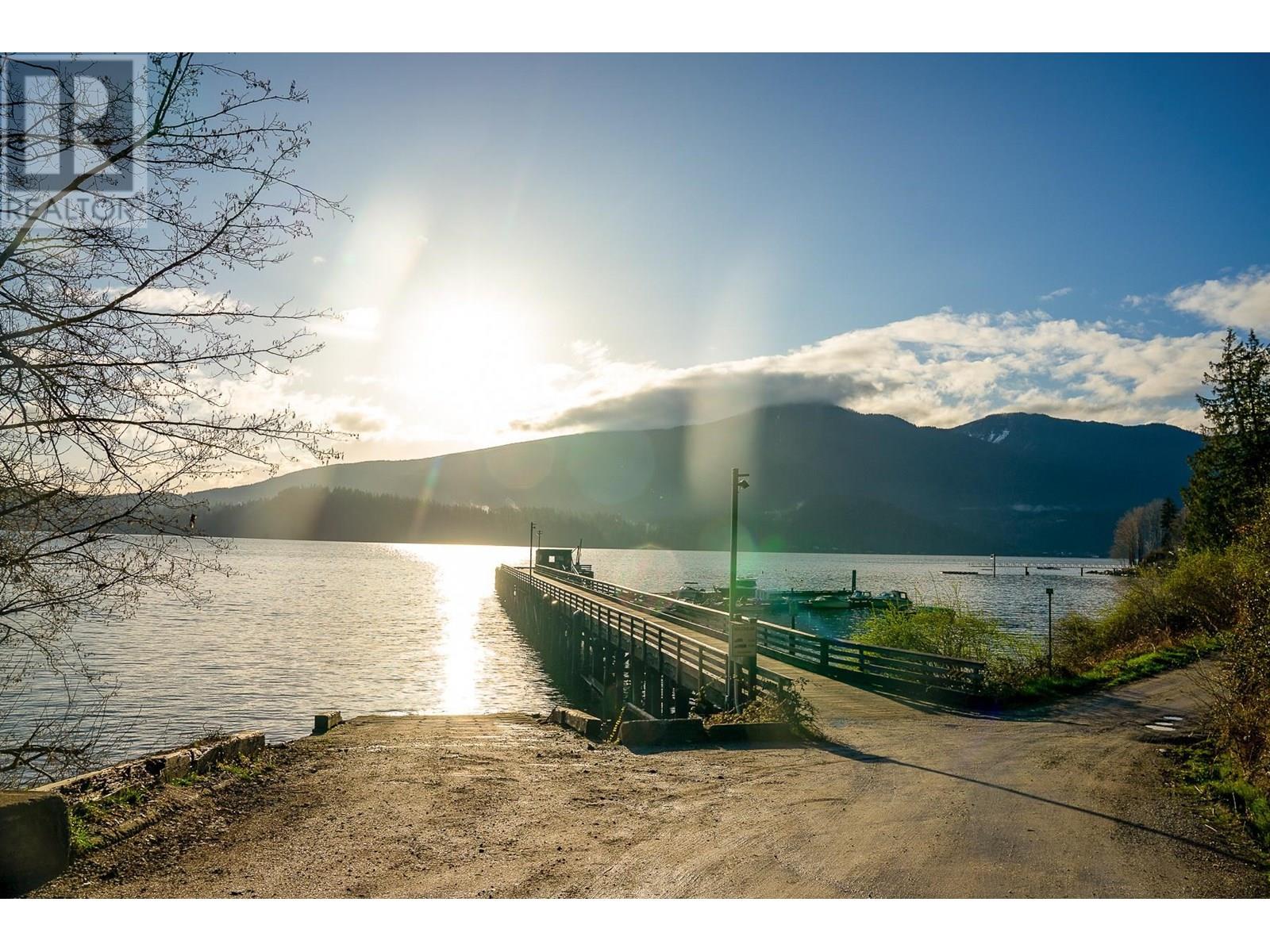 660 ANDY'S BAY ROAD, Gambier Island