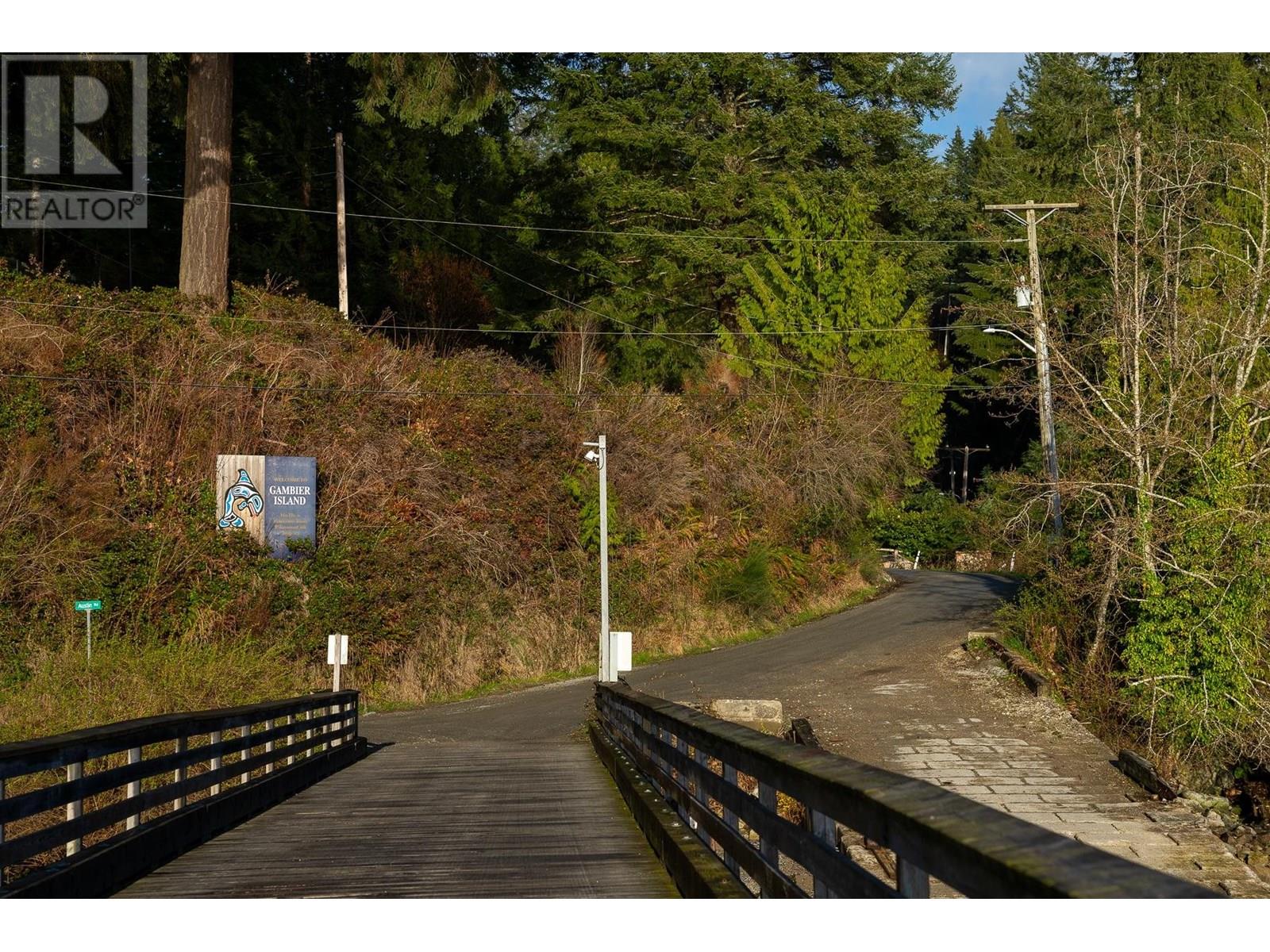 660 ANDY'S BAY ROAD, Gambier Island