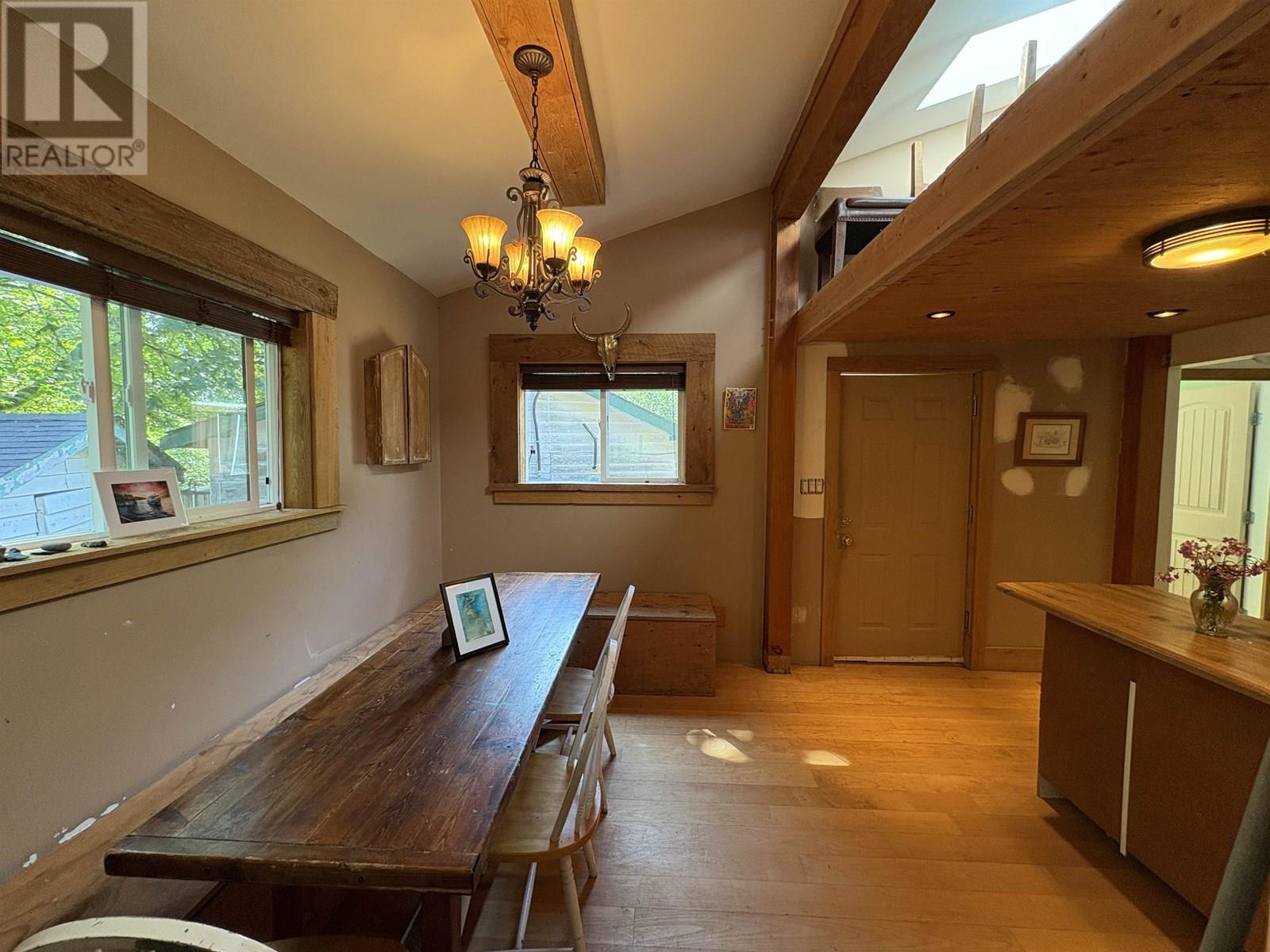 660 ANDY'S BAY ROAD, Gambier Island
