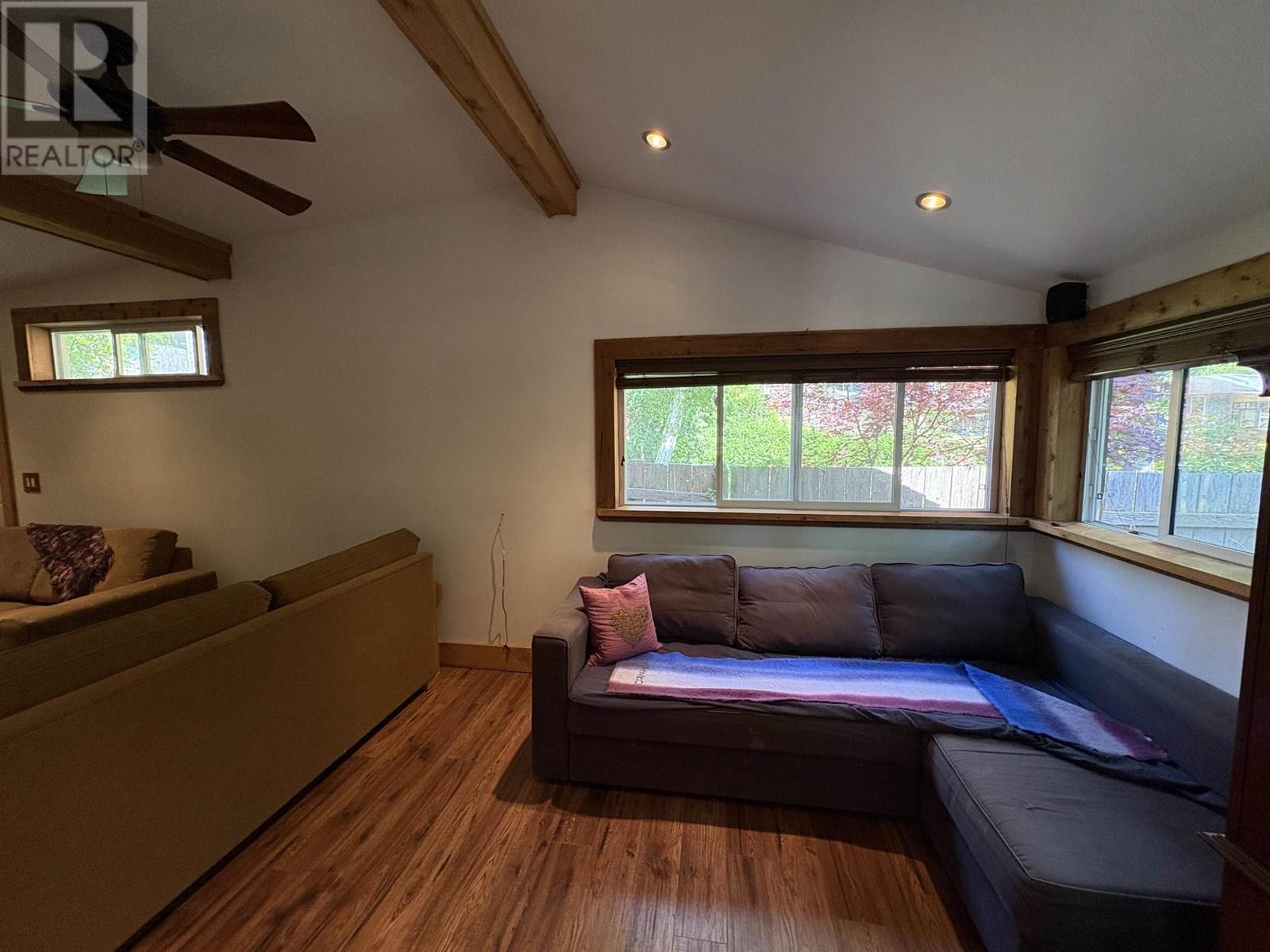 660 ANDY'S BAY ROAD, Gambier Island