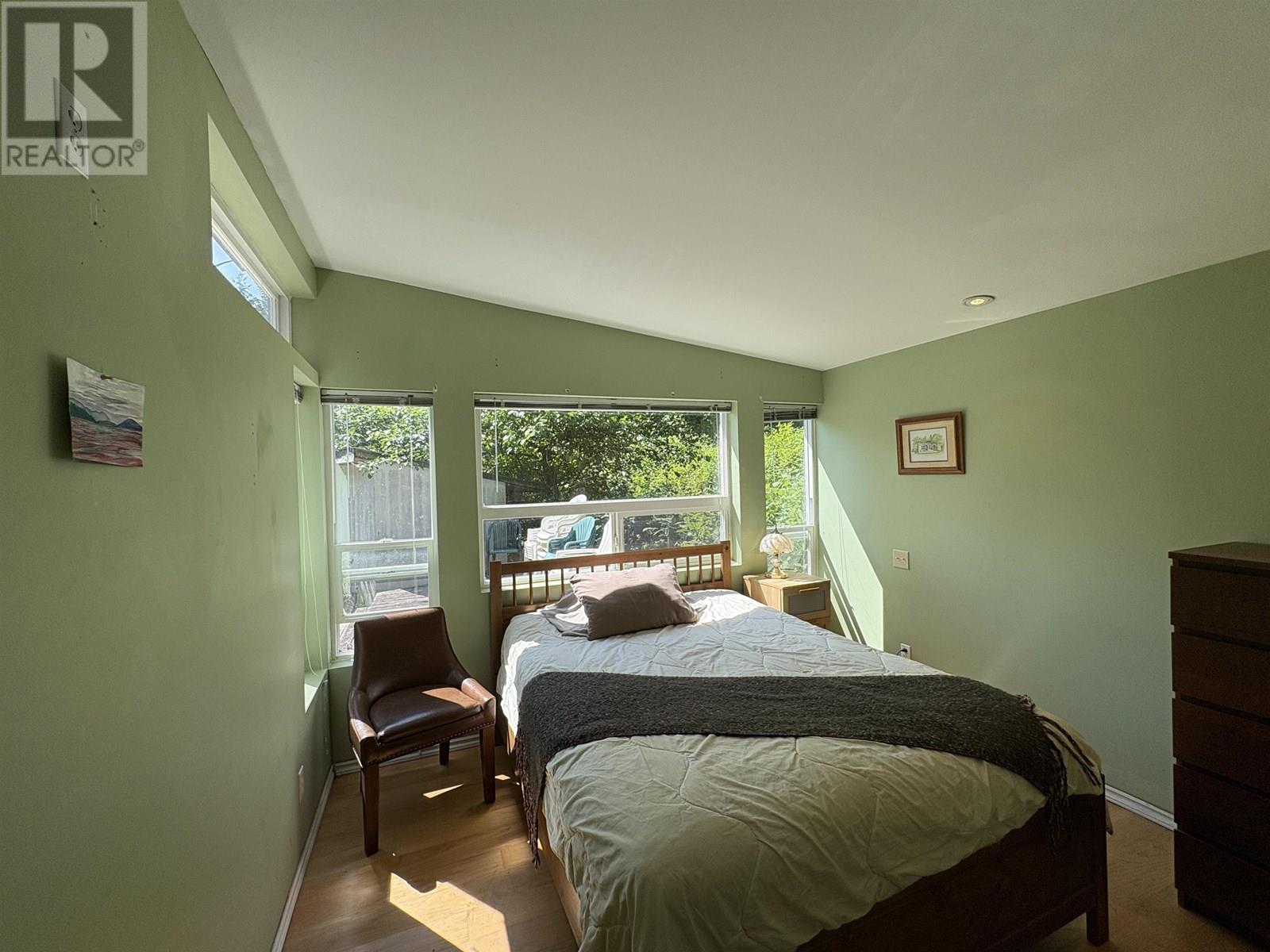 660 ANDY'S BAY ROAD, Gambier Island