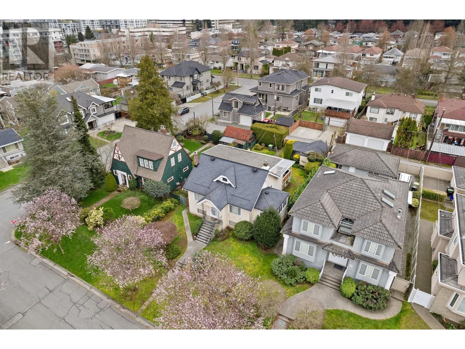 Photo 4 of 5878 Arlington Street, Vancouver BC