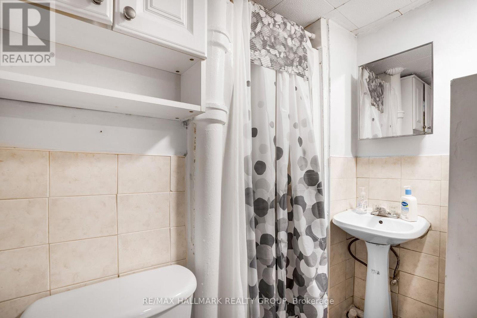 Photo 2 of 48 Louisa Street, Ottawa ON