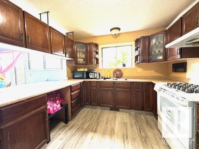 Photo 13 of 12125 25 Av Nw, Edmonton AB