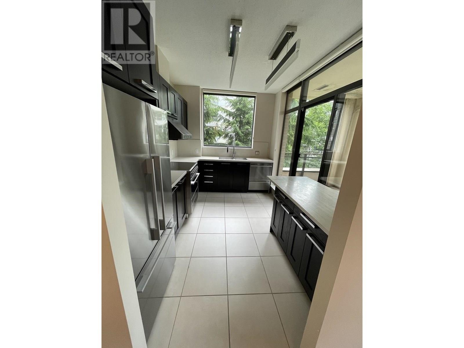 Photo 4 of 502 9300 University Crescent, Burnaby BC