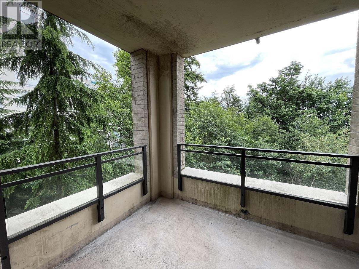 Photo 12 of 502 9300 University Crescent, Burnaby BC