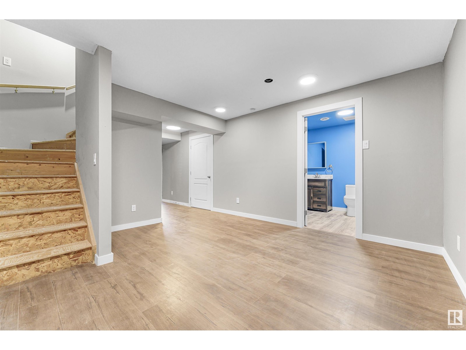 Photo 3 of 82 3380 28 A Av Nw Nw, Edmonton AB