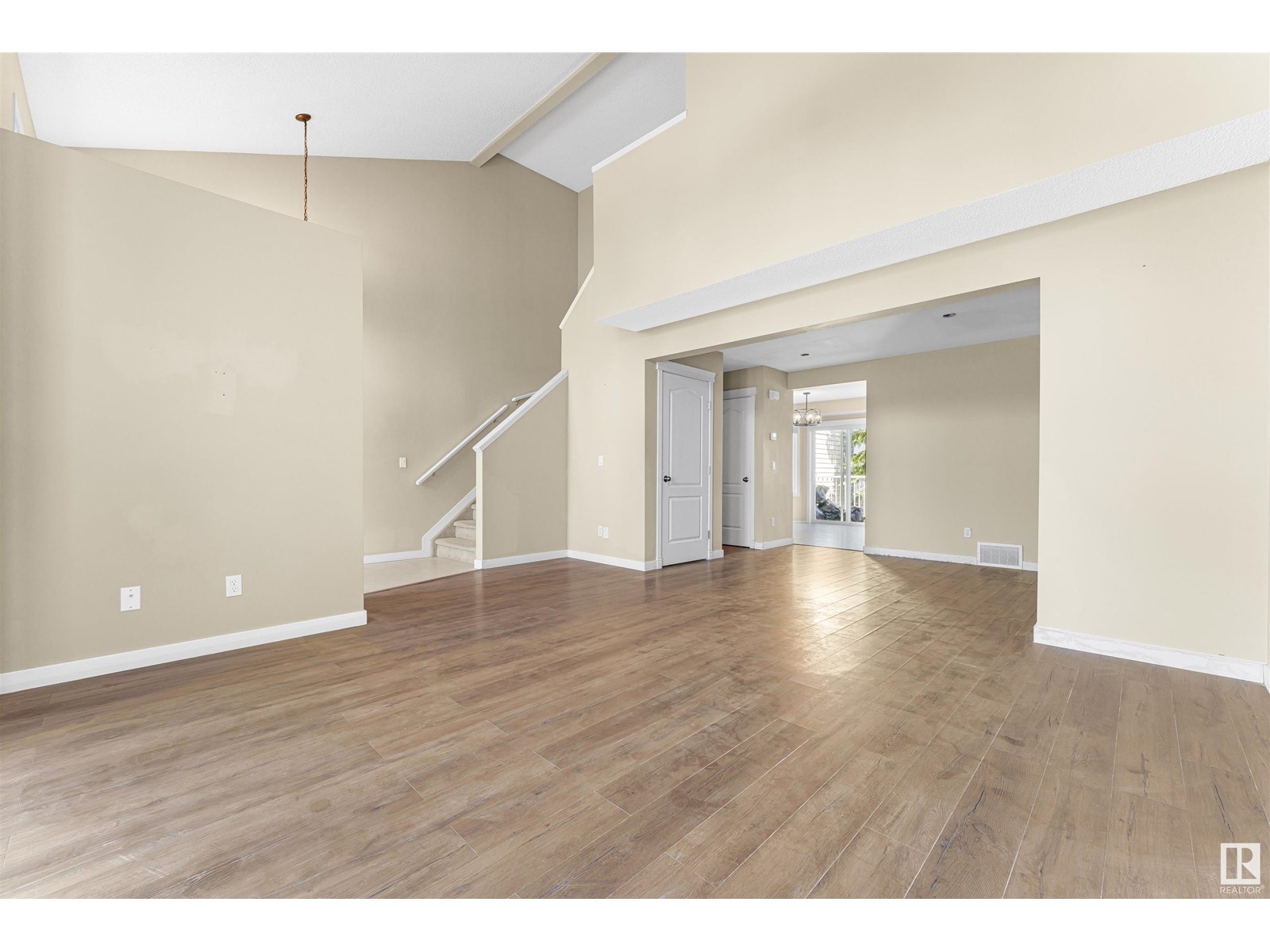 Photo 7 of 82 3380 28 A Av Nw Nw, Edmonton AB