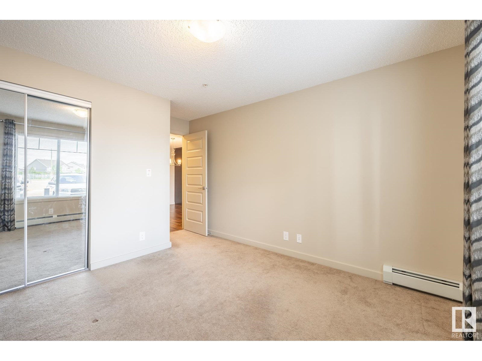 Photo 12 of 116 4008 Savaryn Dr Sw, Edmonton AB