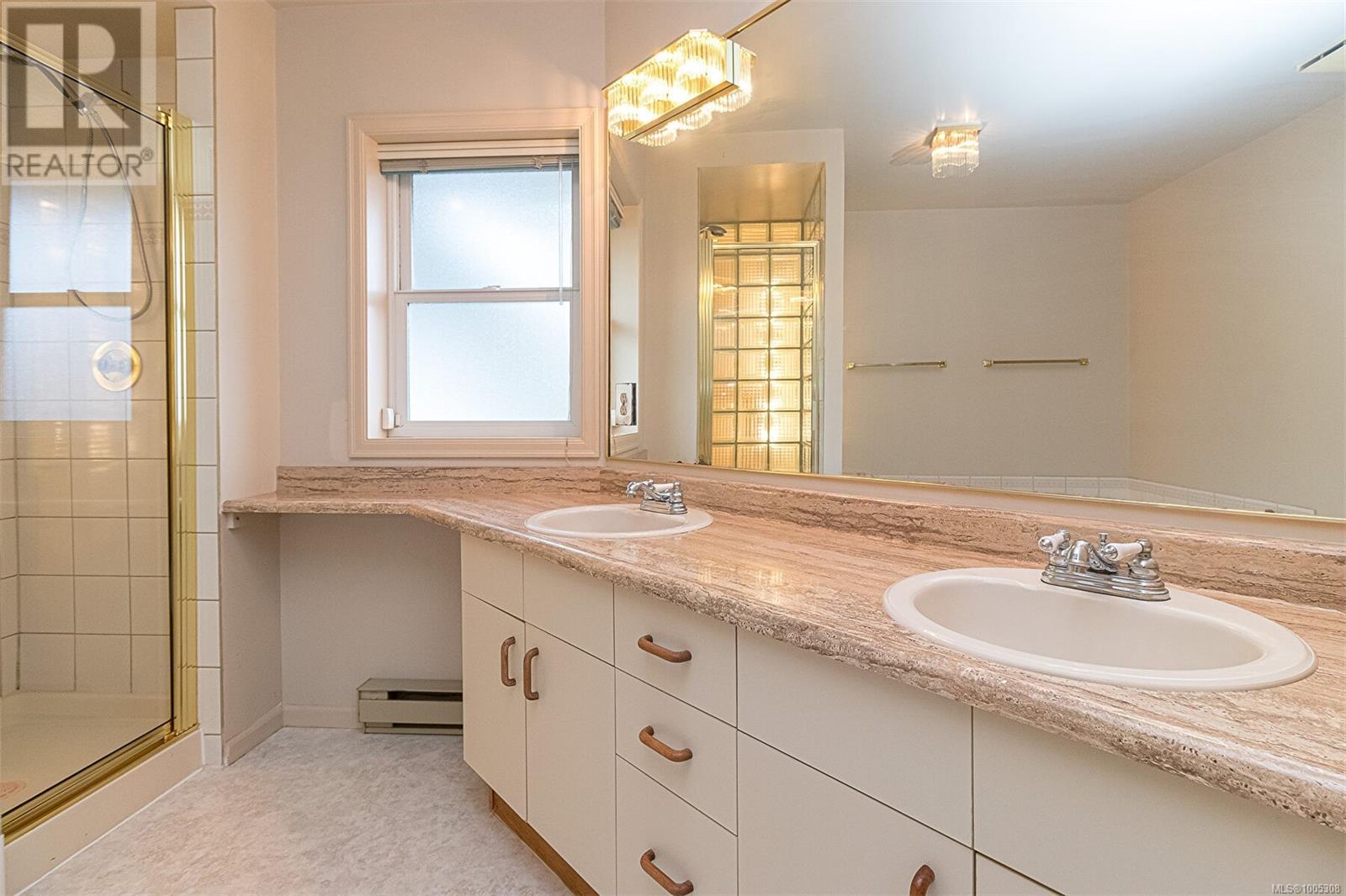 Photo 14 of 4569 Boulderwood Dr, Saanich BC