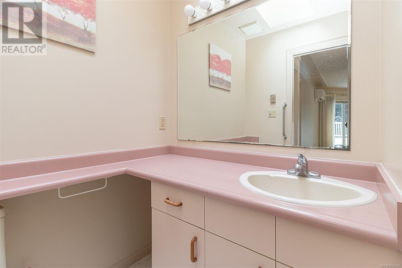 Photo 15 of 4569 Boulderwood Dr, Saanich BC