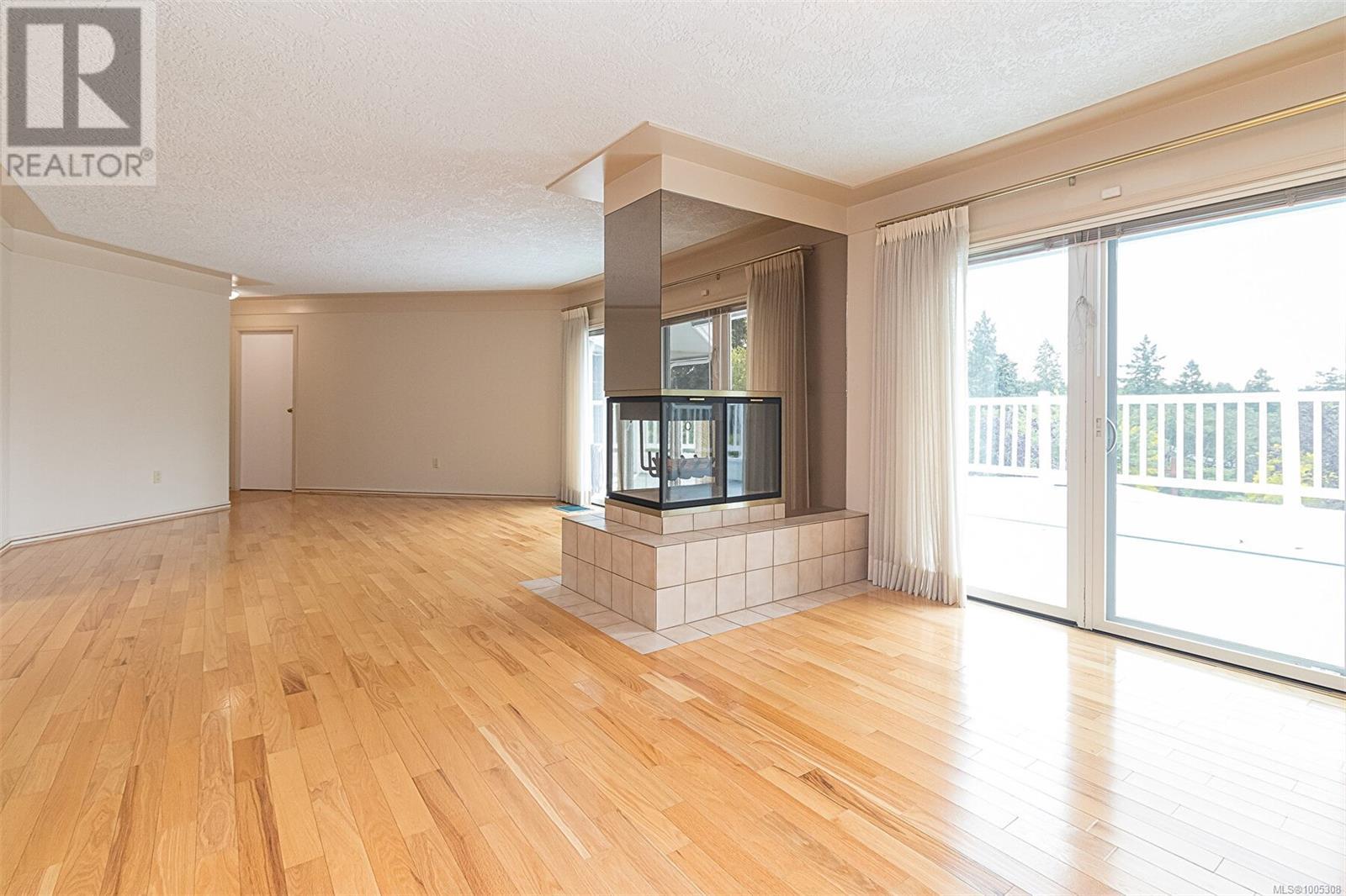 Photo 45 of 4569 Boulderwood Dr, Saanich BC