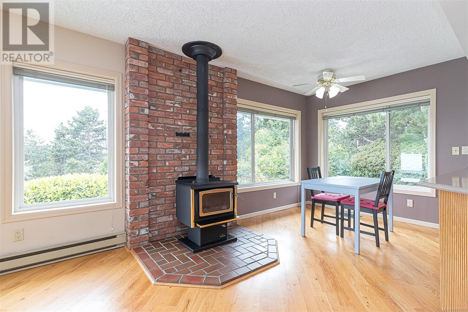 Photo 19 of 4569 Boulderwood Dr, Saanich BC