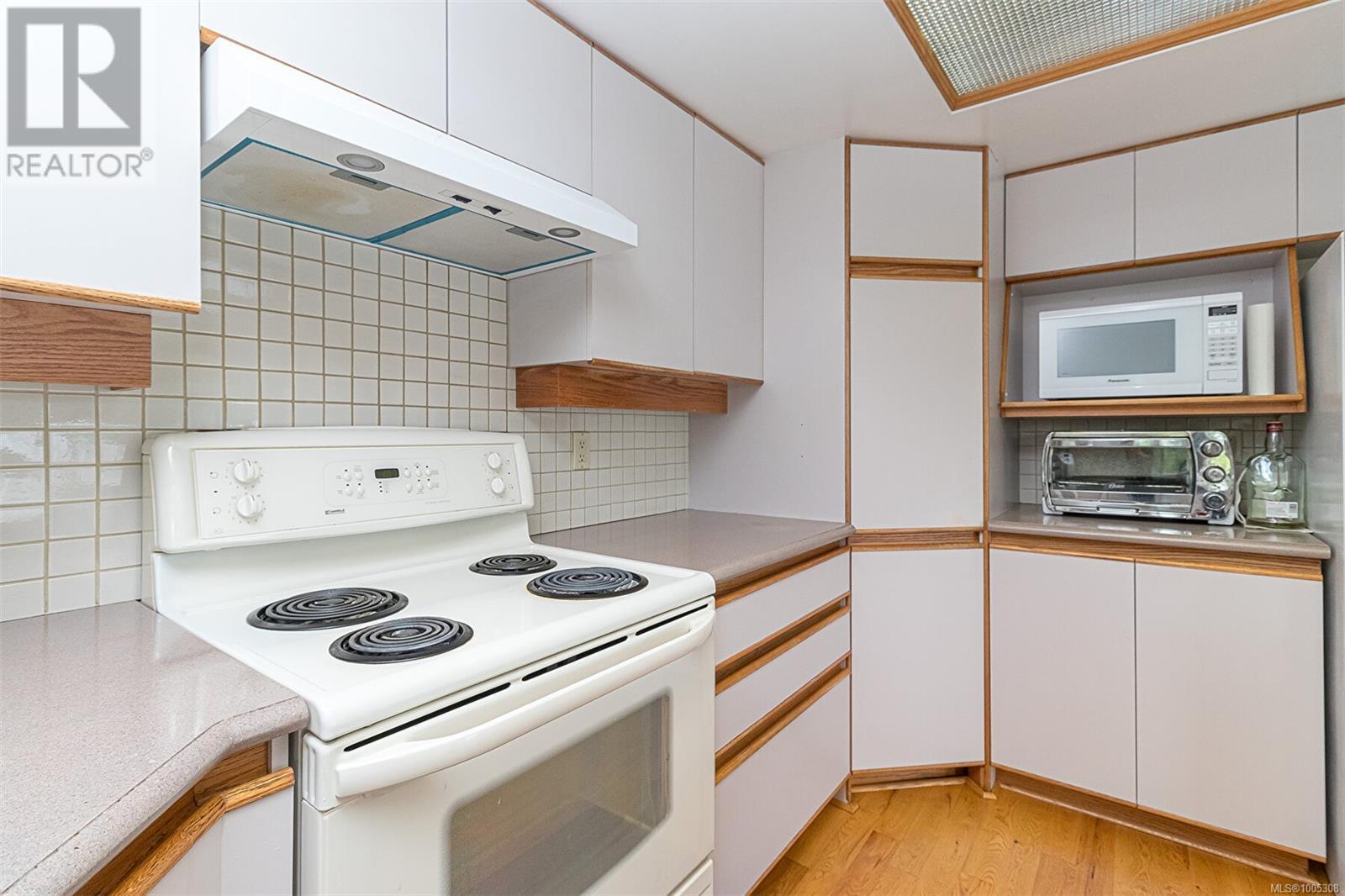 Photo 22 of 4569 Boulderwood Dr, Saanich BC