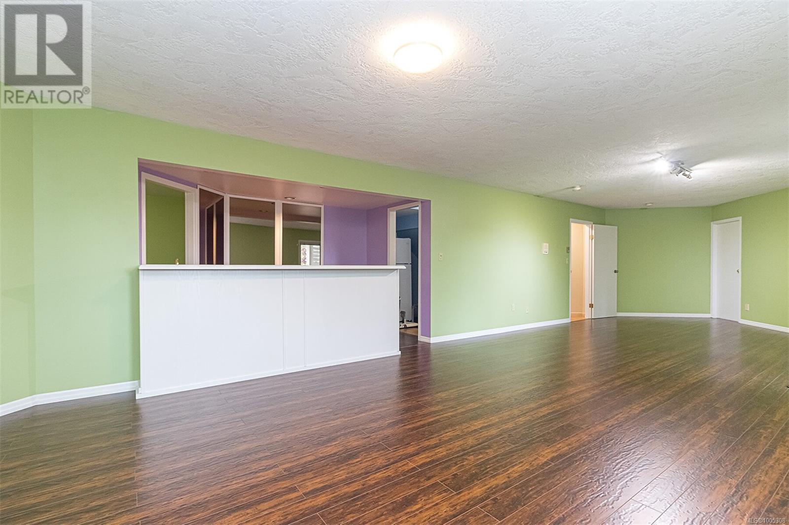 Photo 6 of 4569 Boulderwood Dr, Saanich BC