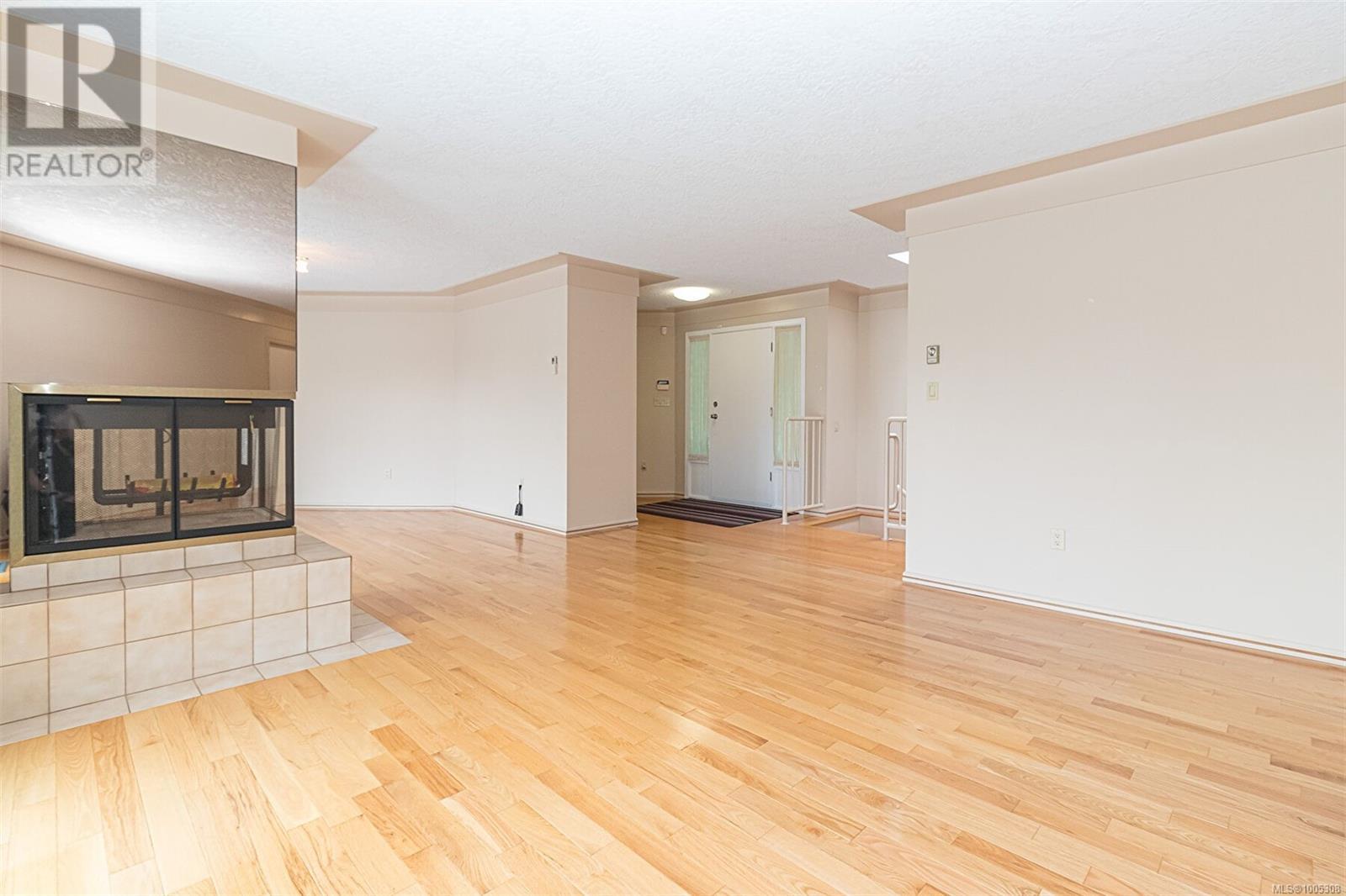 Photo 32 of 4569 Boulderwood Dr, Saanich BC