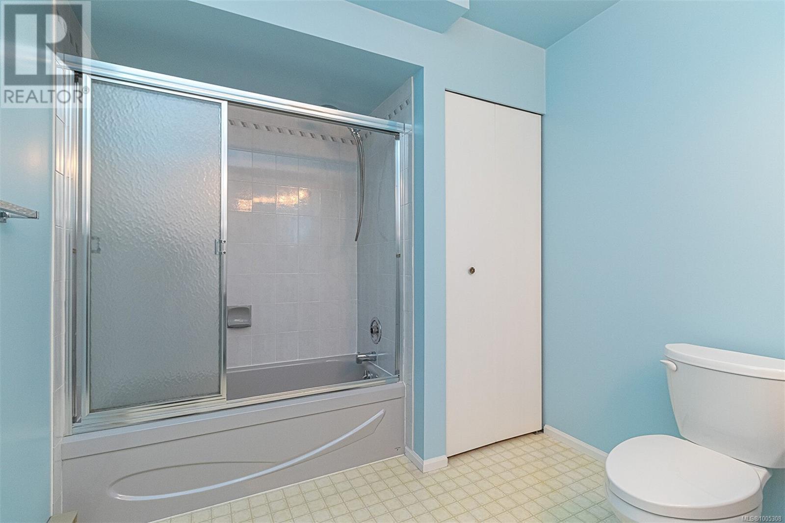 Photo 38 of 4569 Boulderwood Dr, Saanich BC