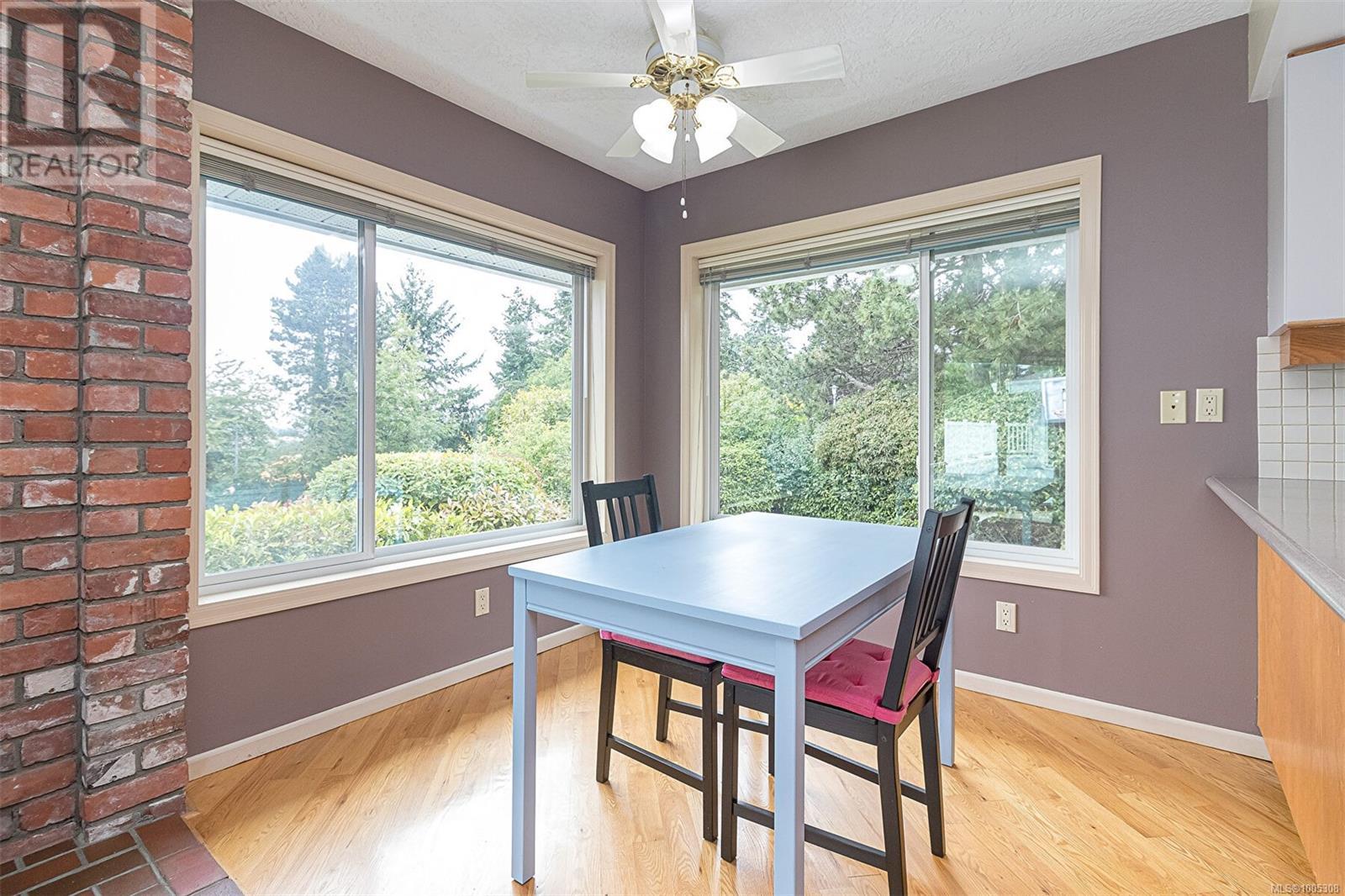 Photo 8 of 4569 Boulderwood Dr, Saanich BC