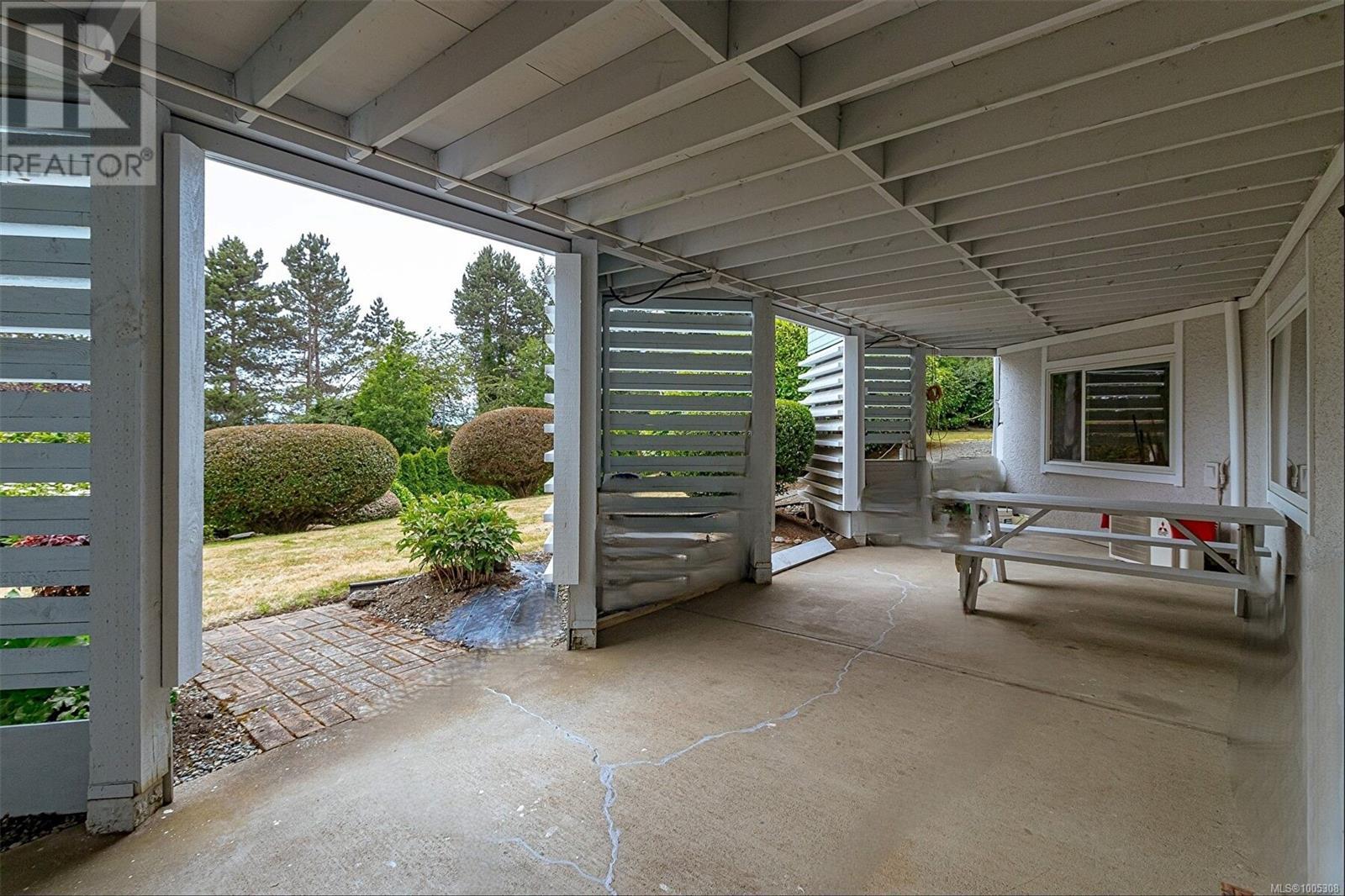Photo 9 of 4569 Boulderwood Dr, Saanich BC