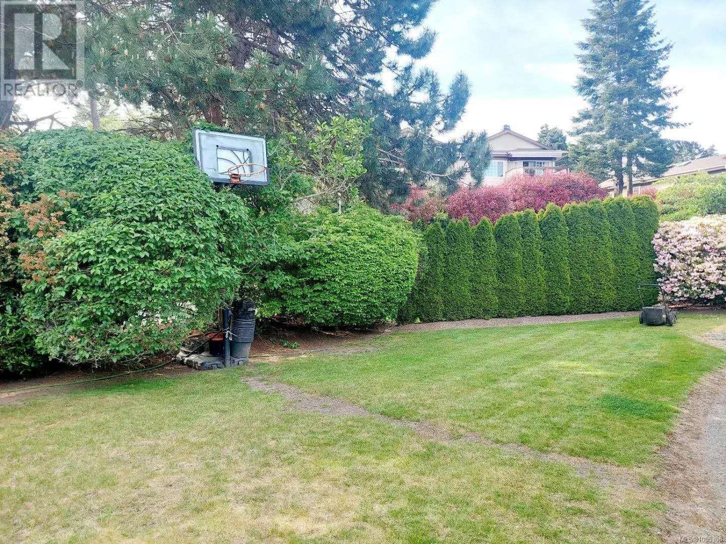 Photo 28 of 4569 Boulderwood Dr, Saanich BC