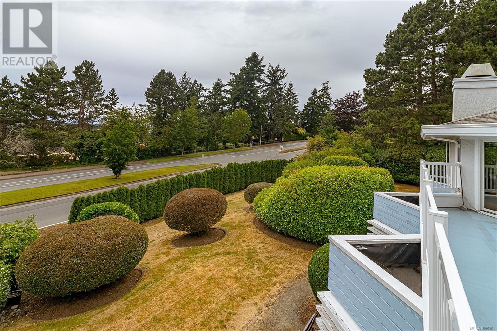 Photo 41 of 4569 Boulderwood Dr, Saanich BC