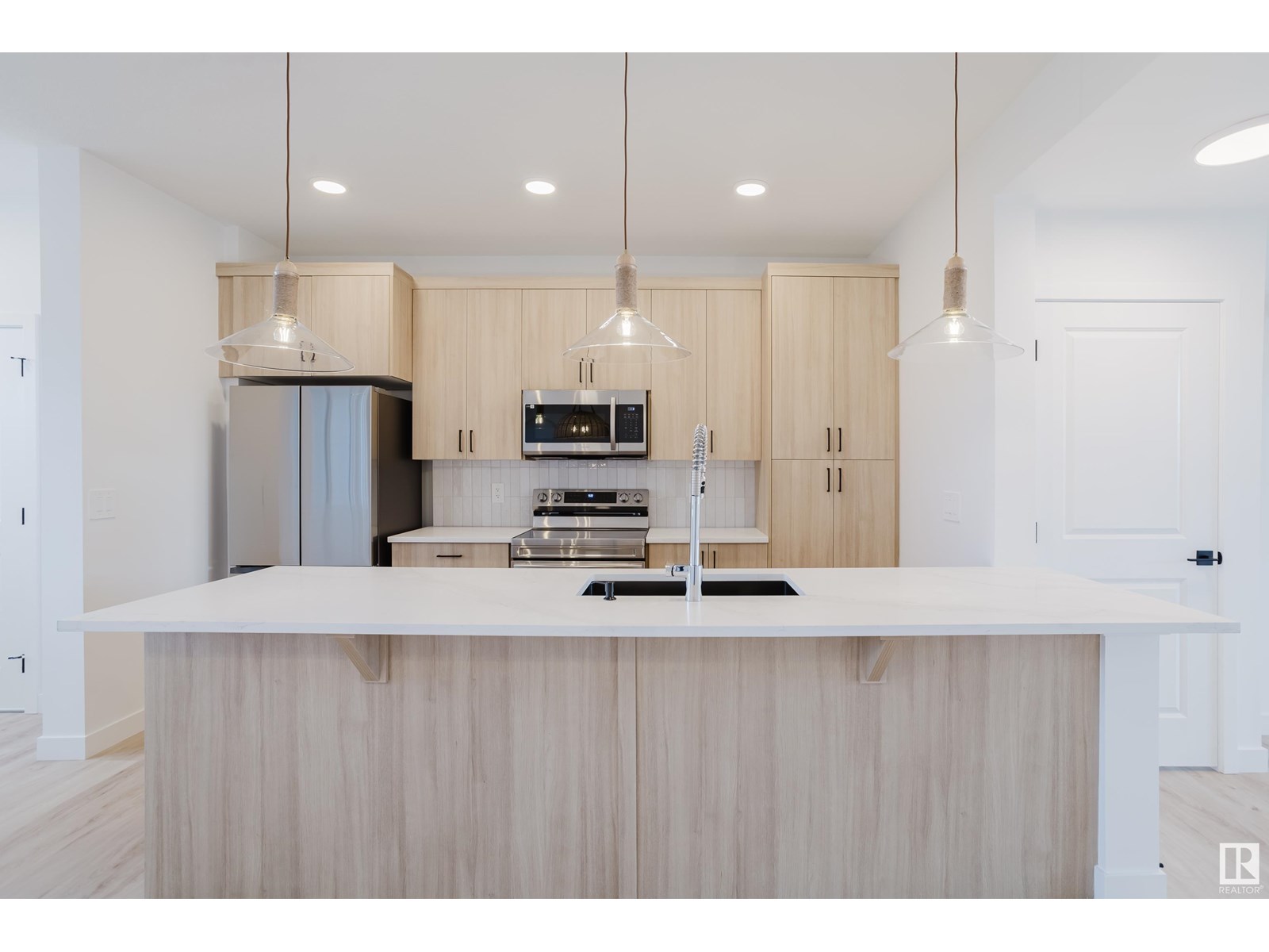 Photo 8 of 1333 Keswick Dr Sw, Edmonton AB