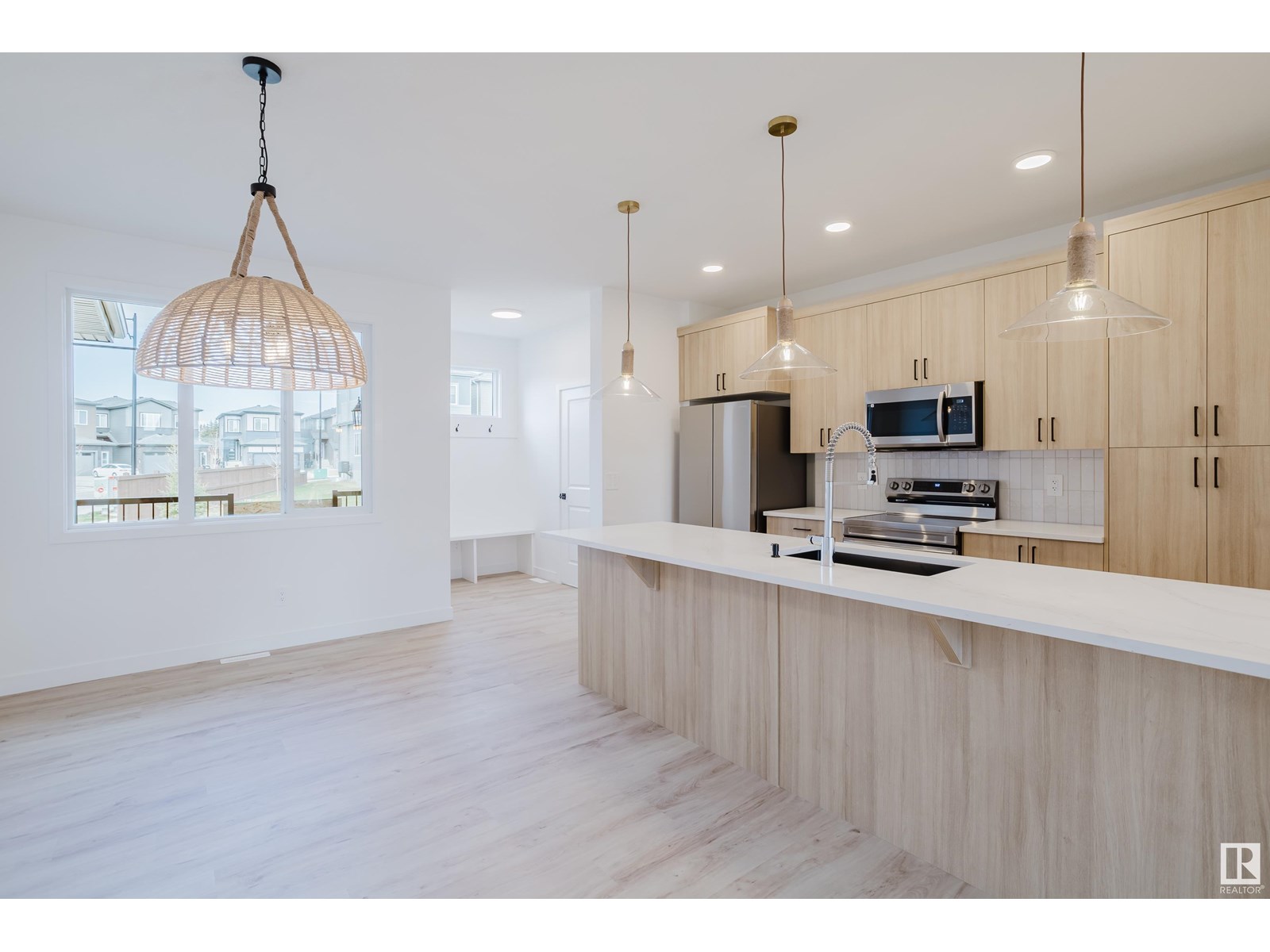 Photo 9 of 1333 Keswick Dr Sw, Edmonton AB