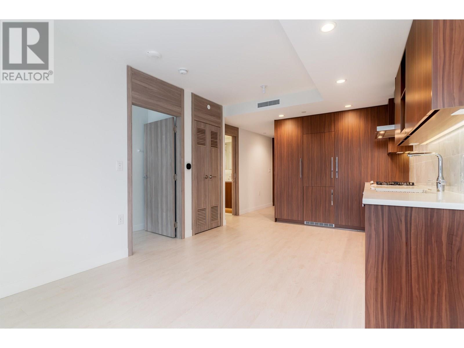 Photo 4 of 603 1768 Cook Street, Vancouver BC