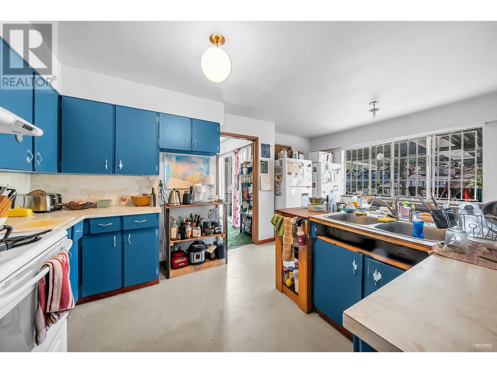 Photo 12 of 744 E 19th Avenue, Vancouver BC