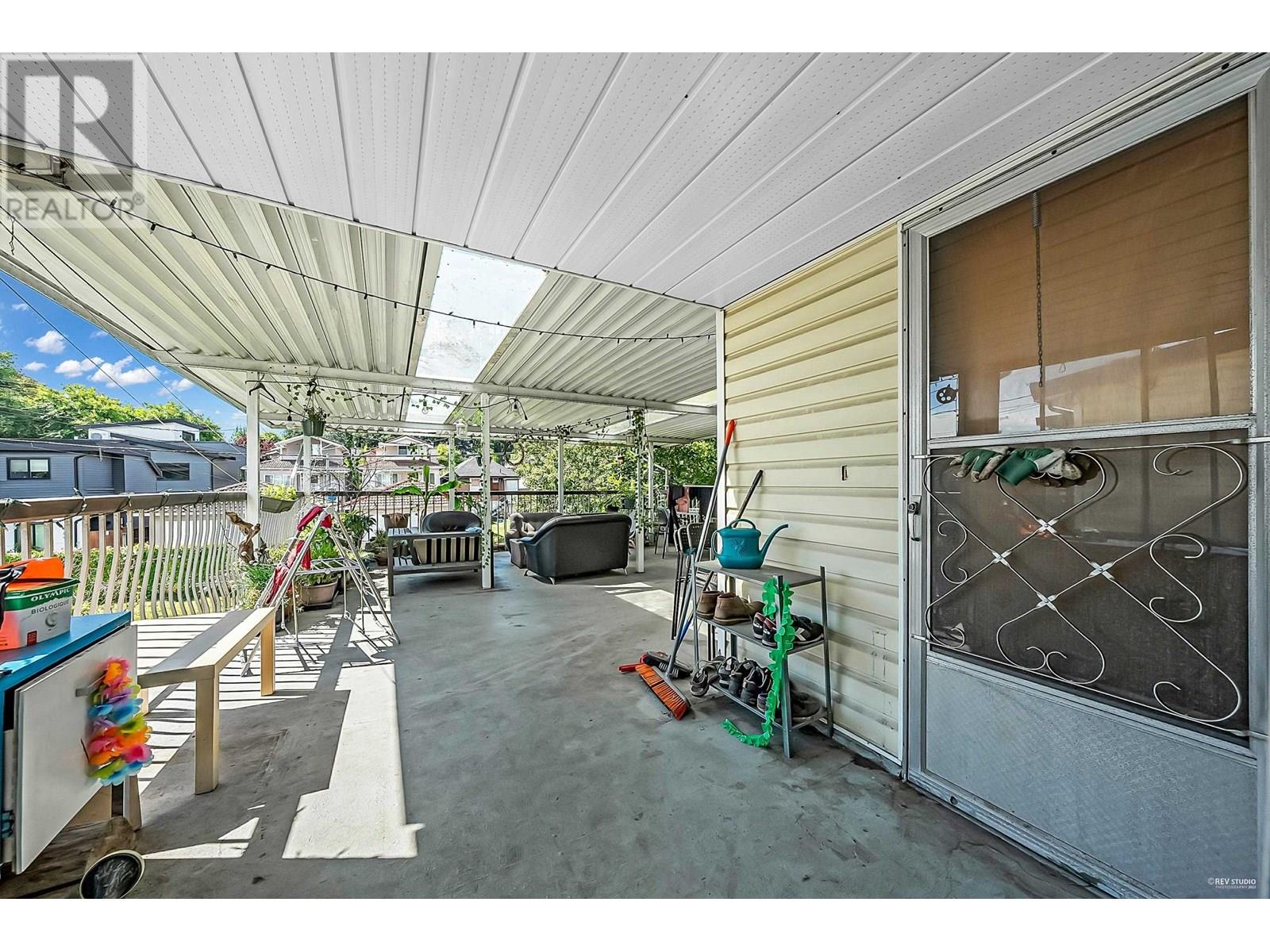 Photo 5 of 744 E 19th Avenue, Vancouver BC