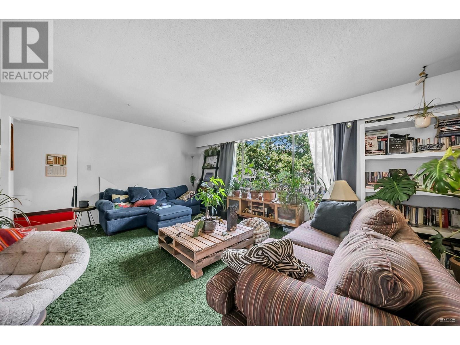 Photo 11 of 744 E 19th Avenue, Vancouver BC