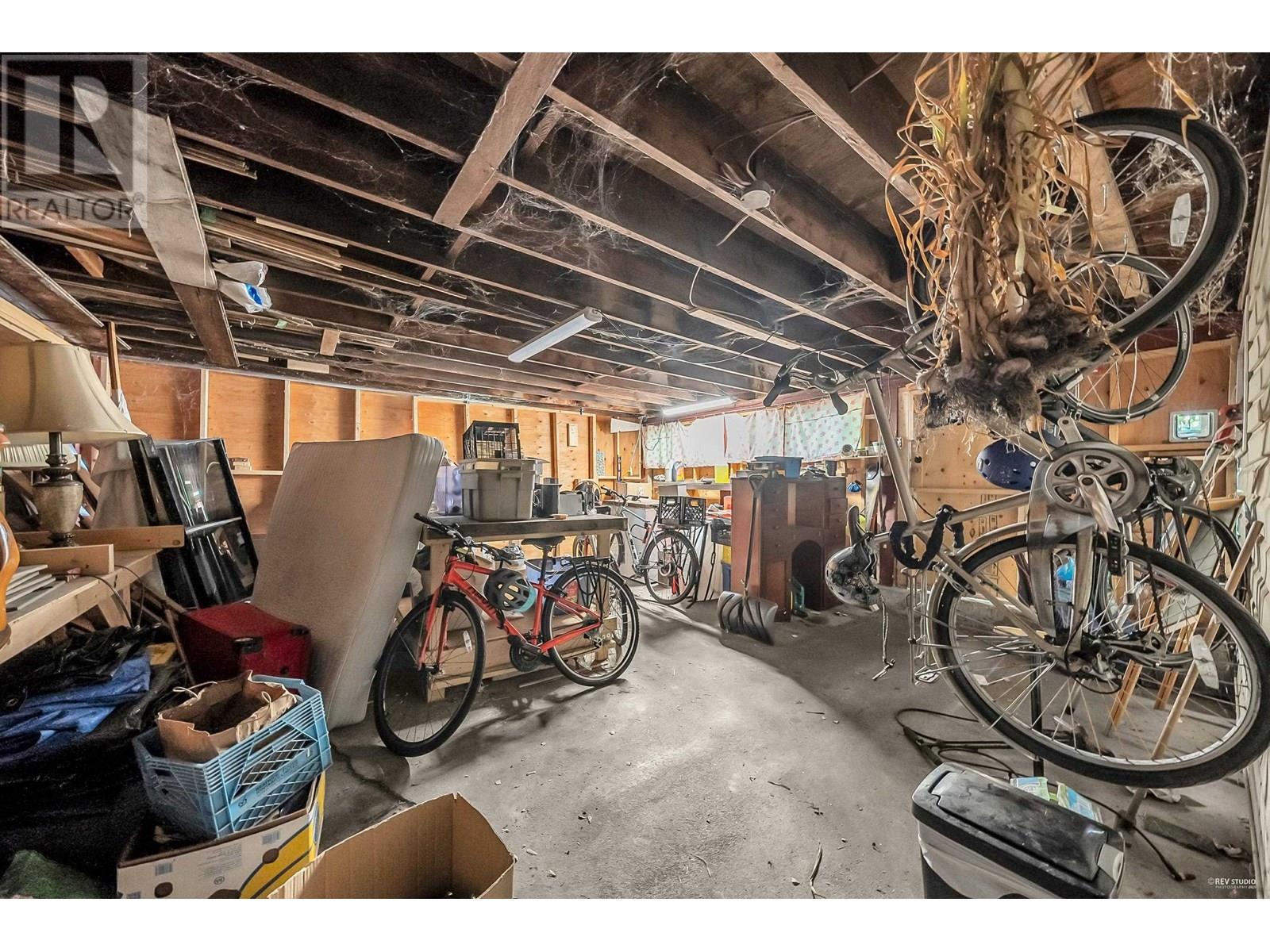 Photo 9 of 744 E 19th Avenue, Vancouver BC