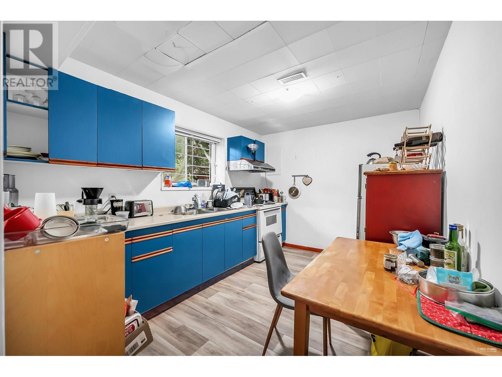 Photo 10 of 744 E 19th Avenue, Vancouver BC