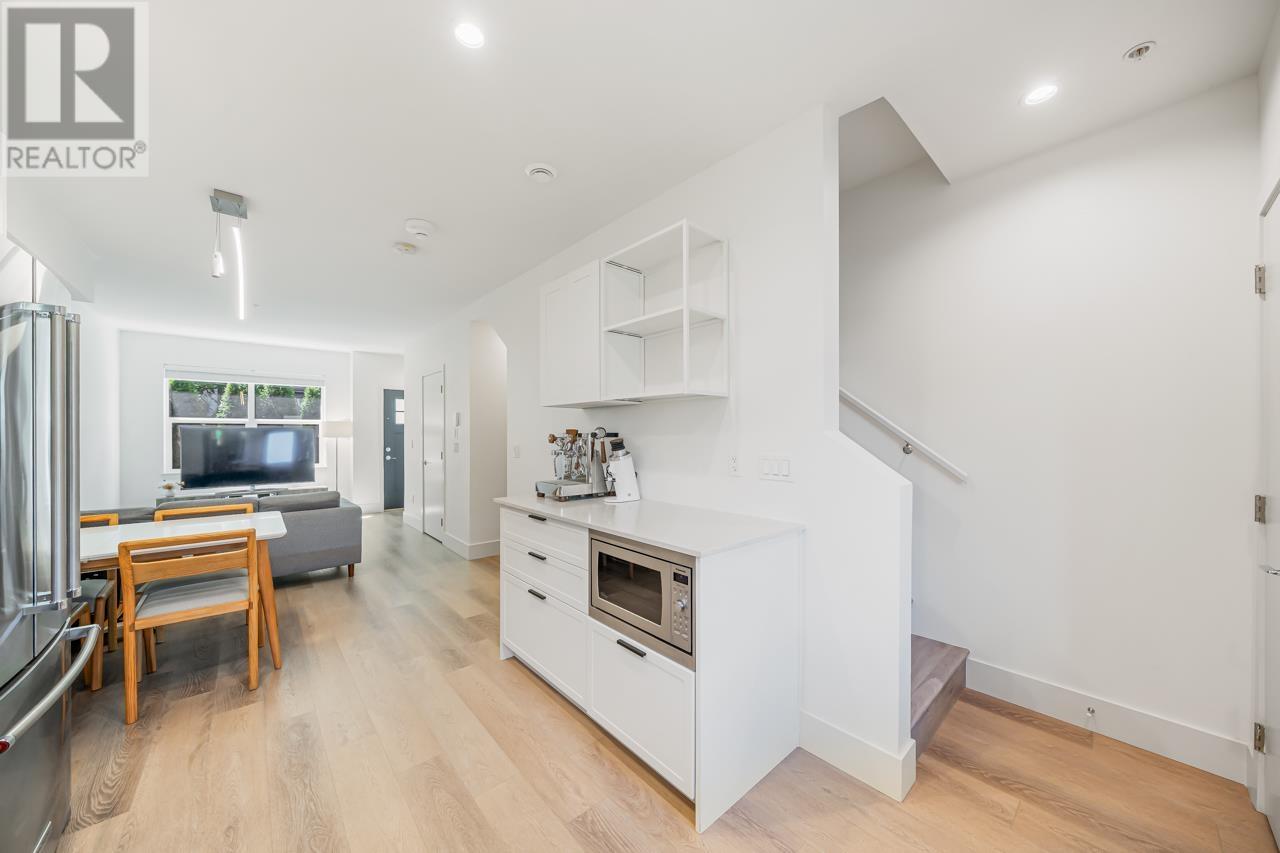Photo 12 of 402 6933 Arcola Street, Burnaby BC