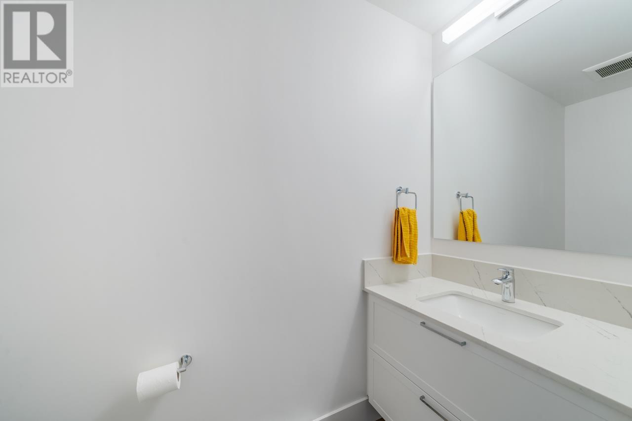 Photo 15 of 402 6933 Arcola Street, Burnaby BC