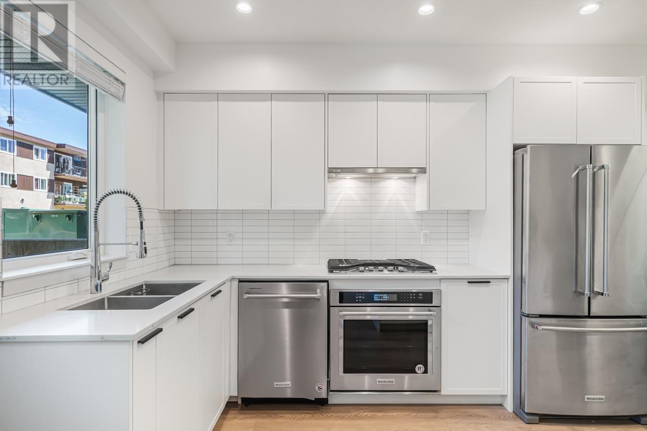 Photo 23 of 402 6933 Arcola Street, Burnaby BC