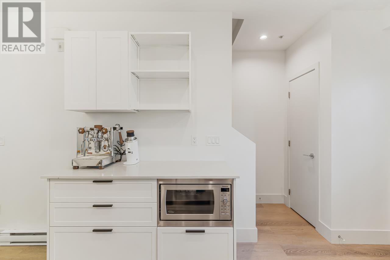 Photo 14 of 402 6933 Arcola Street, Burnaby BC