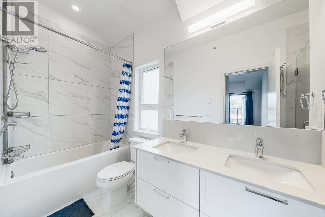 Photo 3 of 402 6933 Arcola Street, Burnaby BC