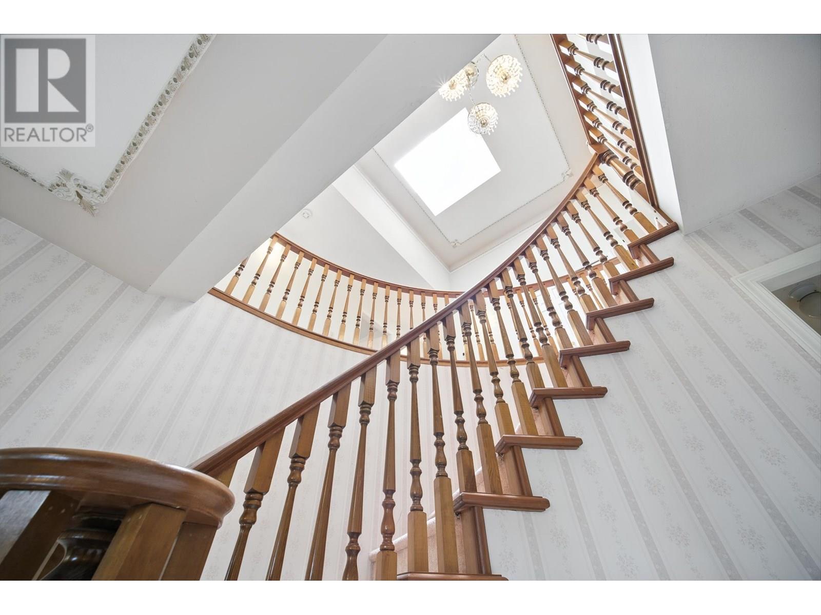 Photo 7 of 4423 William Street, Burnaby BC