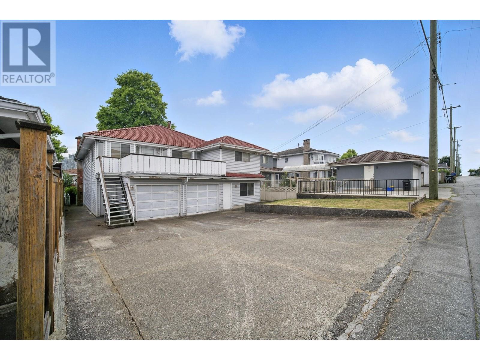 Photo 35 of 4423 William Street, Burnaby BC