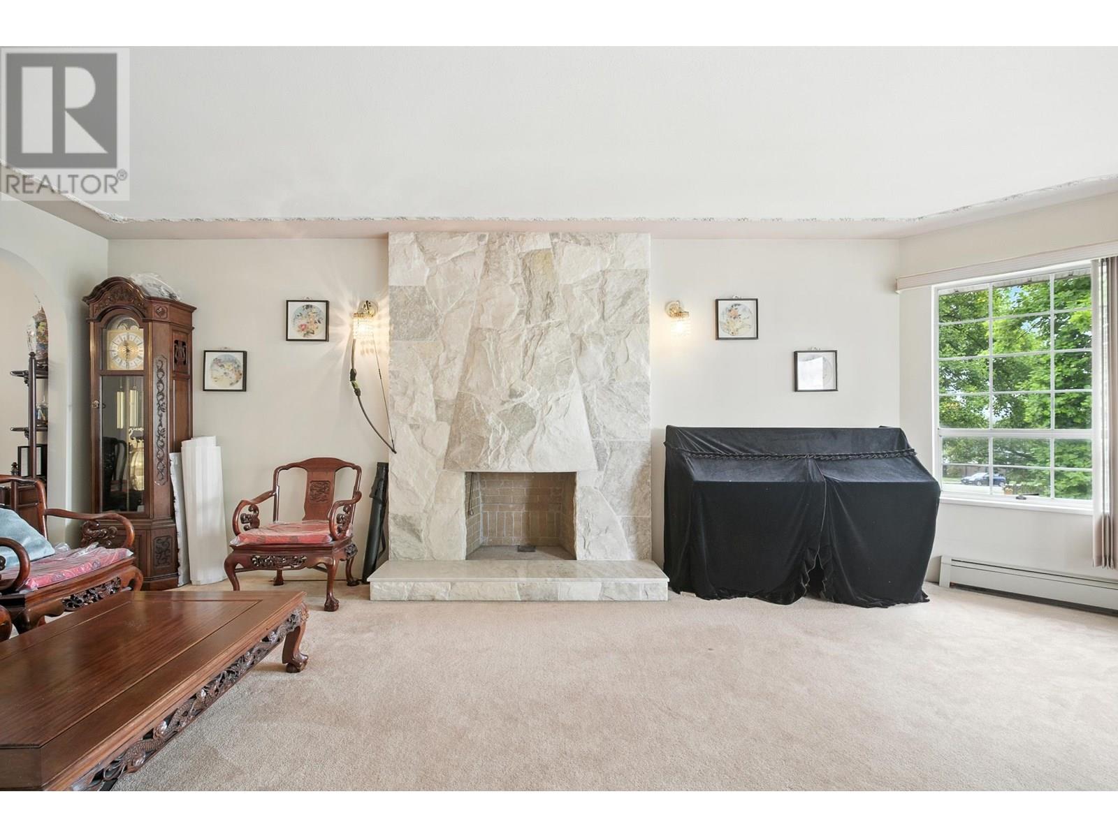 Photo 10 of 4423 William Street, Burnaby BC