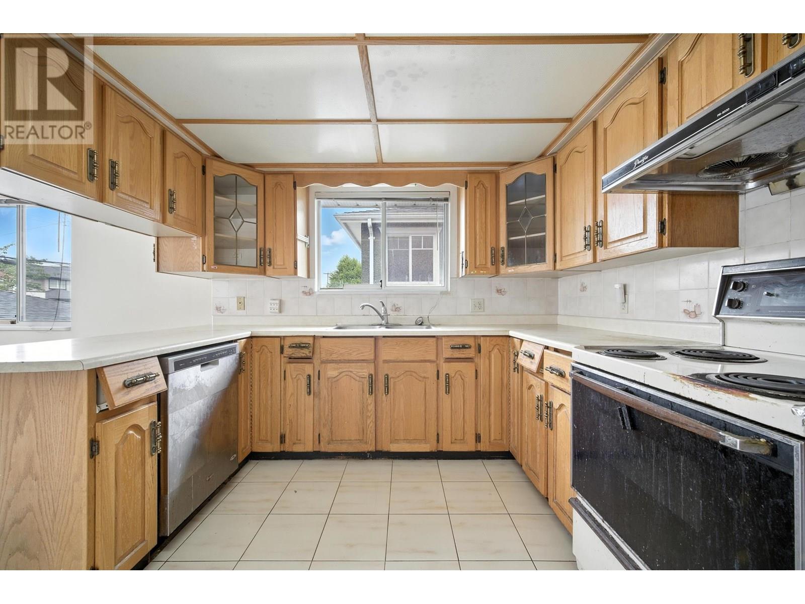 Photo 14 of 4423 William Street, Burnaby BC