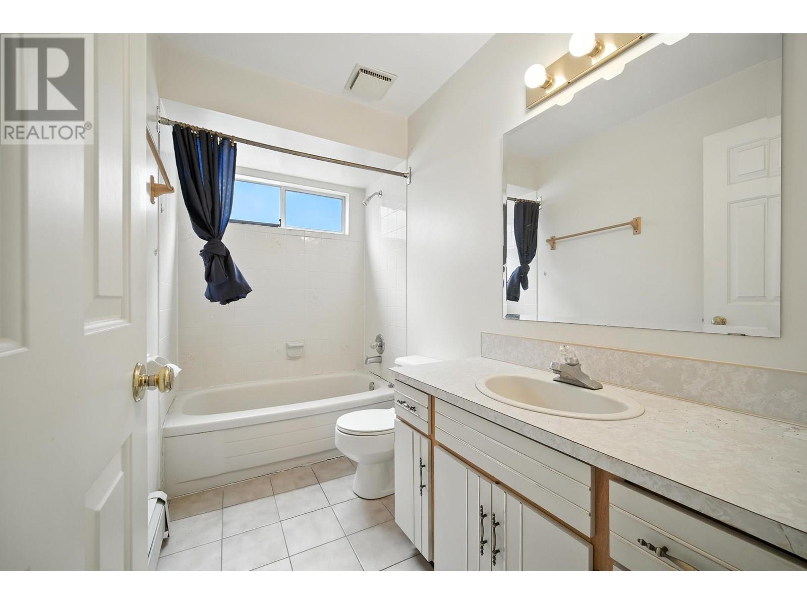Photo 32 of 4423 William Street, Burnaby BC