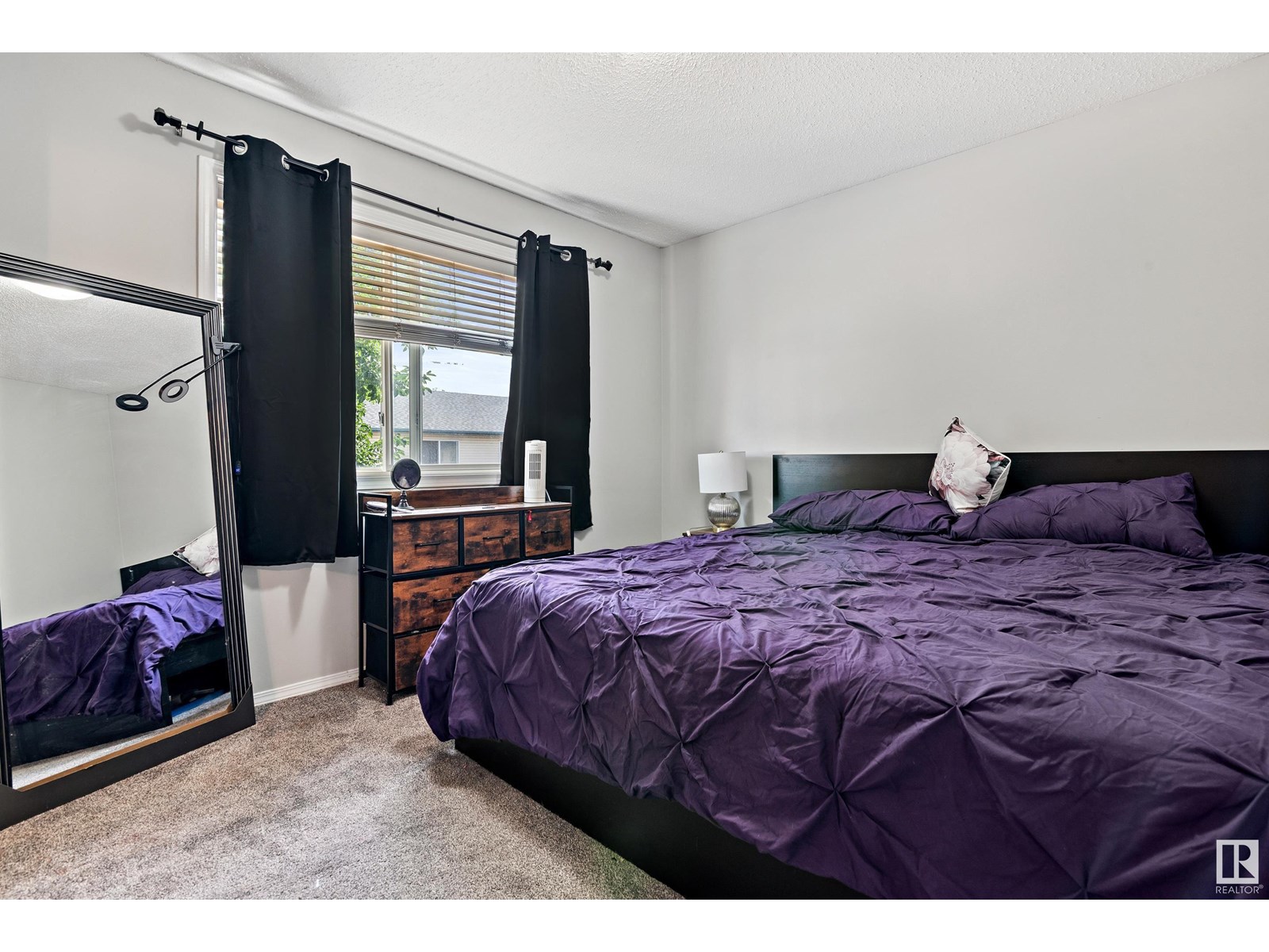 Photo 12 of 42 10909 106 St Nw, Edmonton AB